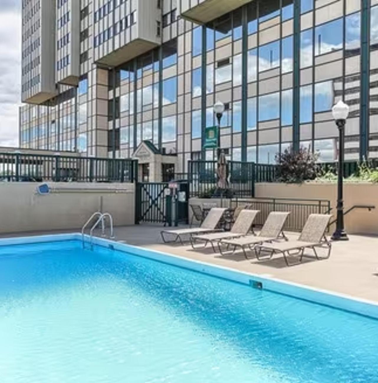 Pp 1606 Beautiful Professional 1br Apt, Pool Harrisburg