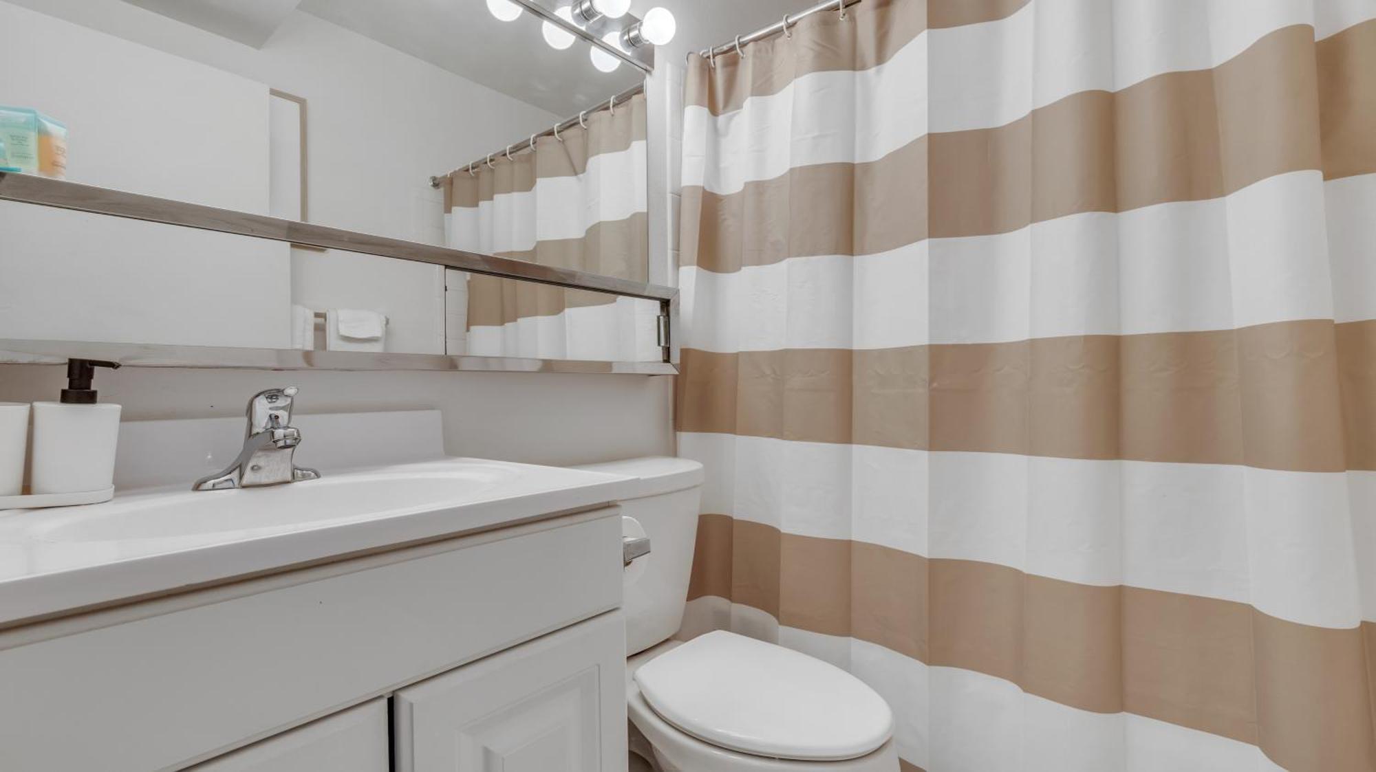 Pp 1606 Beautiful Professional 1br Apt, Pool Harrisburg