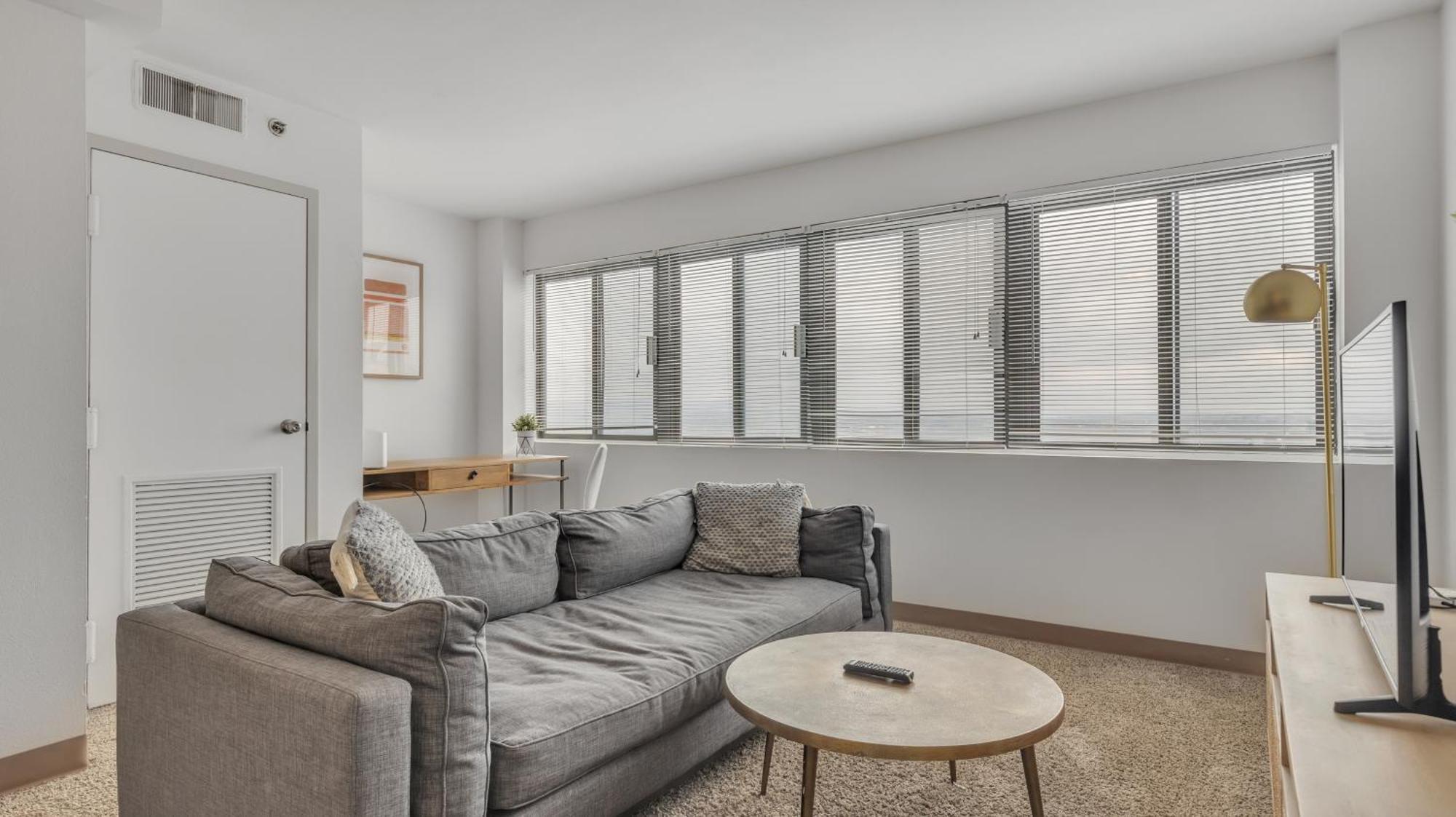 Pp 1606 Beautiful Professional 1br Apt, Pool Harrisburg