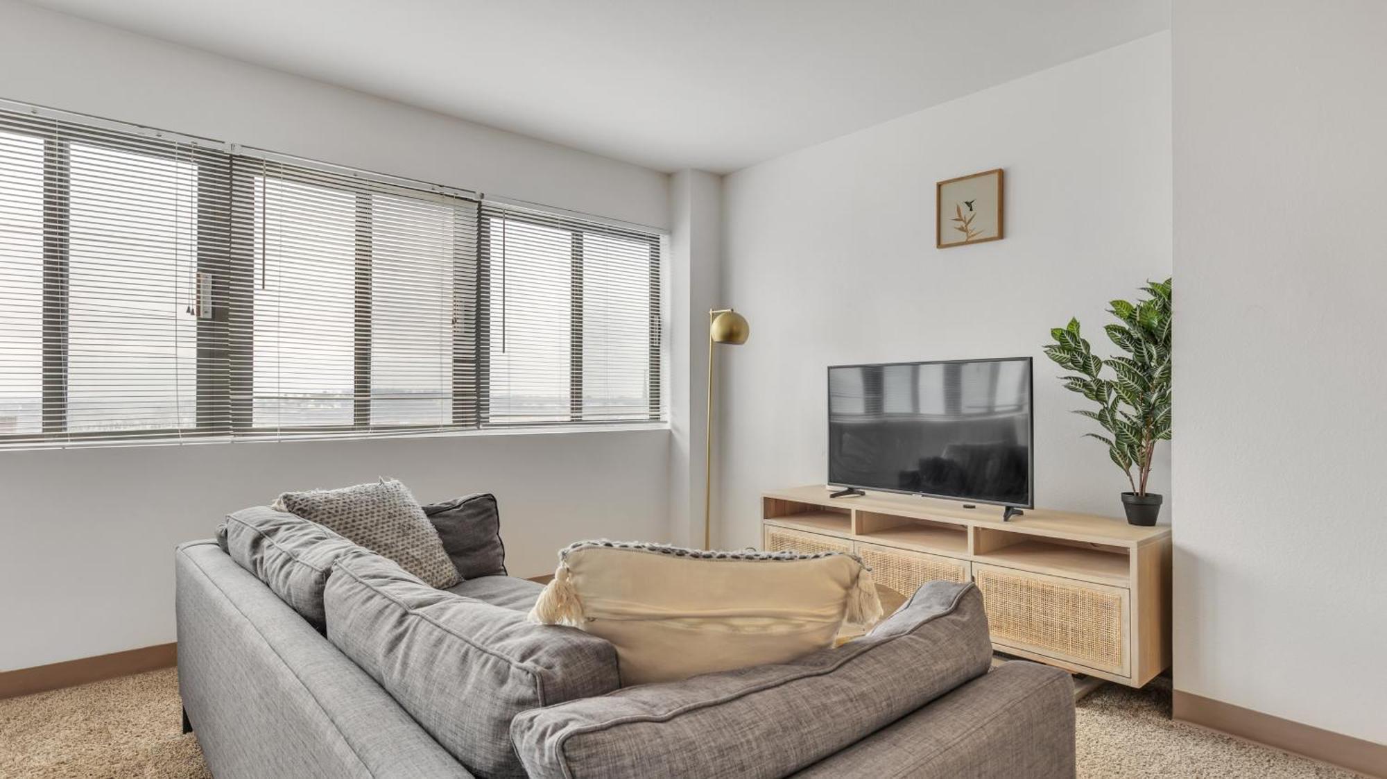 Pp 1606 Beautiful Professional 1br Apt, Pool Apartment *
